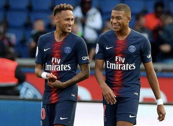 季承受着巨 季承受着巨