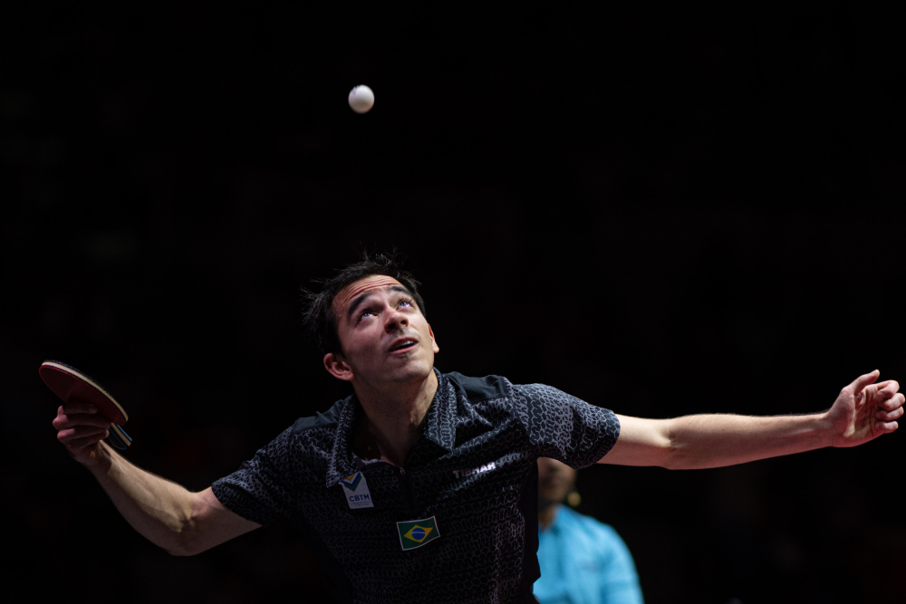 飞向左外野 飞向左外野